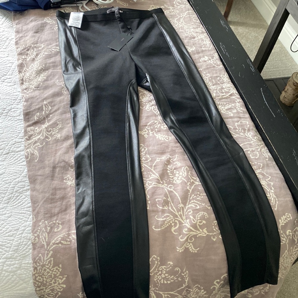 Womens BCBG legging, size medium. NWT